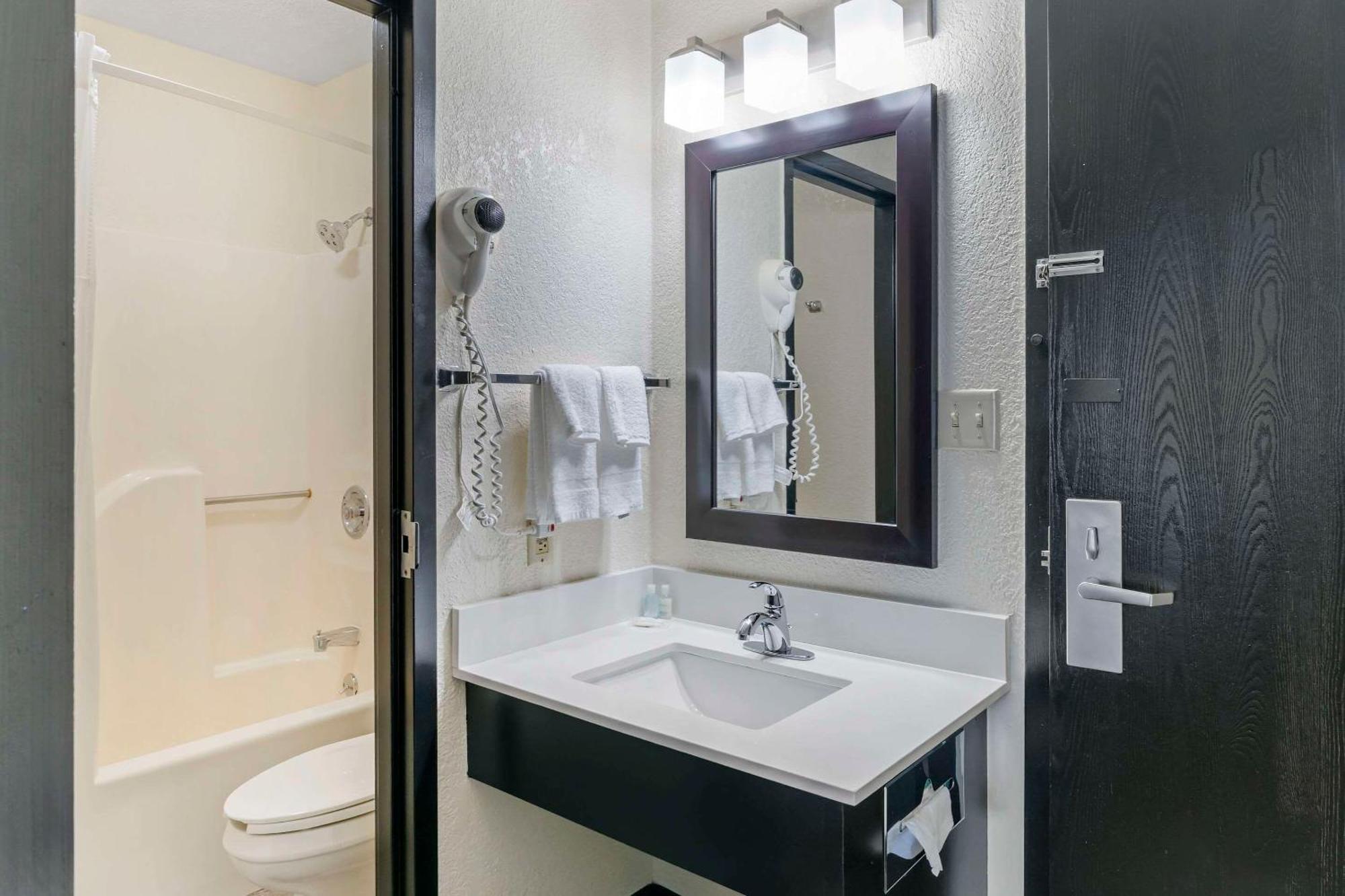 Hotel Clarion Pointe Jasper Esterno foto